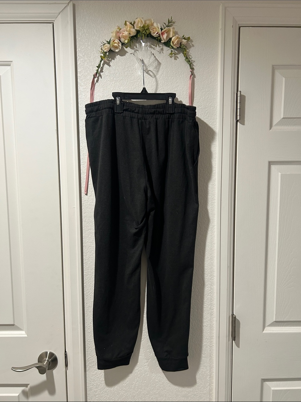 Vuori Performance Jogger - Picture 7 of 8